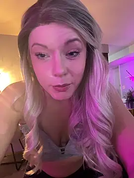 EllaSnow online show from March 13, 2026, 5:47 am