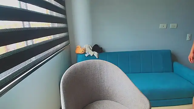 Lauri  fit online show from October 27, 2025, 4:44 pm