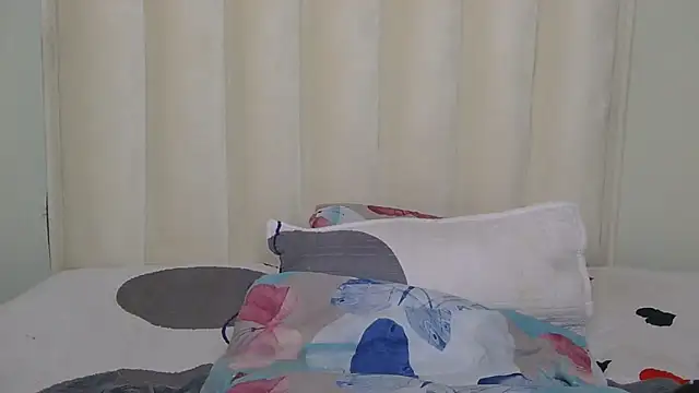 DAIRYBELLELIZxx online show from February 15, 2026, 1:35 am