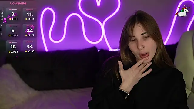 JennyyLuv online show from November 29, 2025, 8:12 pm