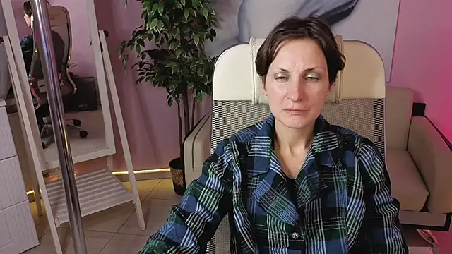 Snapshot of AuroraScript chatting on October 13, 2025, 8:42 pm AuroraScript online show from October 13, 2025, 8:42 pm