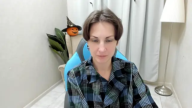 Snapshot of AuroraScript chatting on October 27, 2025, 3:27 pm AuroraScript online show from October 27, 2025, 3:27 pm