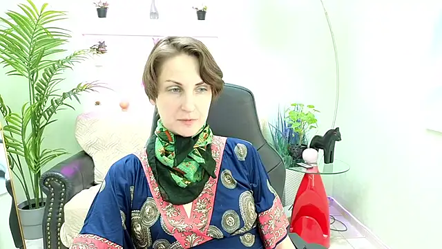 Snapshot of AuroraScript chatting on November 17, 2025, 3:07 pm AuroraScript online show from November 17, 2025, 3:07 pm