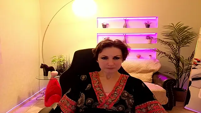 Snapshot of AuroraScript chatting on November 19, 2025, 8:20 pm AuroraScript online show from November 19, 2025, 8:20 pm