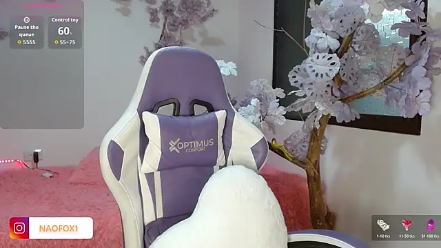 NaomiFox1 online show from November 5, 2025, 4:01 am