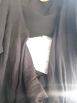 Snapshot of saloni19881 chatting on September 12, 2025, 3:28 am saloni19881 online show from September 12, 2025, 3:28 am