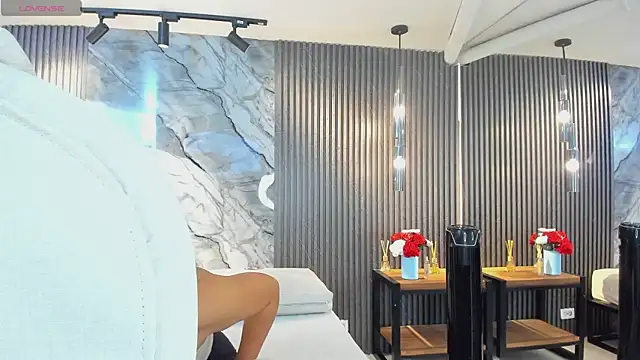 julietha taylor online show from November 25, 2025, 2:33 am