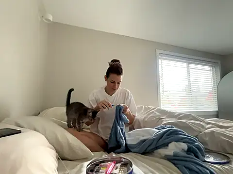 MissSwitch online show from October 31, 2025, 2:18 pm