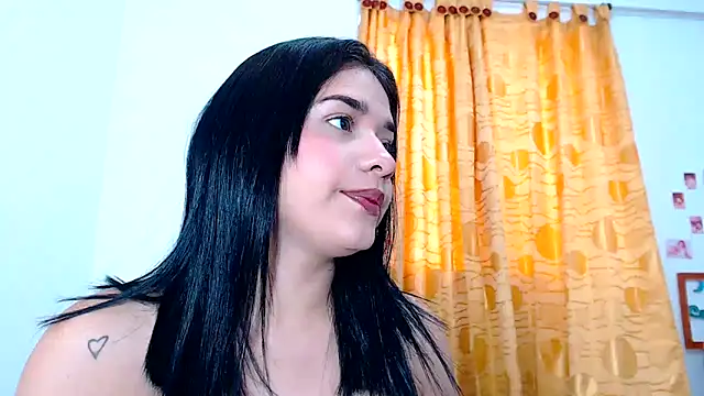 Snapshot of SaraBlosson chatting on February 4, 2025, 10:13 pm SaraBlosson online show from February 4, 2025, 10:13 pm