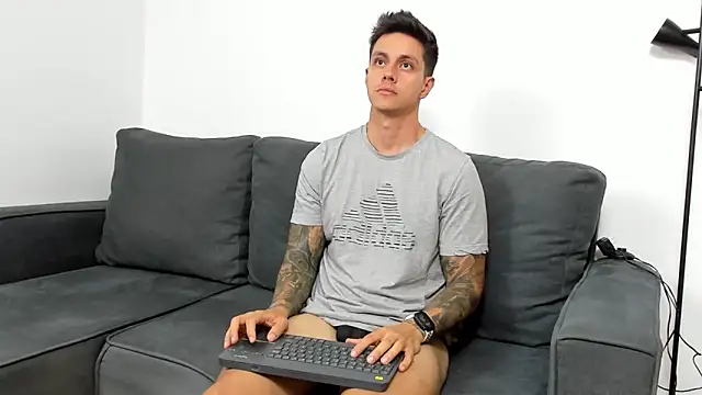 Snapshot of JeanBroc chatting on October 4, 2025, 8:40 pm JeanBroc online show from October 4, 2025, 8:40 pm