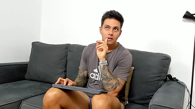 Snapshot of JeanBroc chatting on October 6, 2025, 8:39 pm JeanBroc online show from October 6, 2025, 8:39 pm