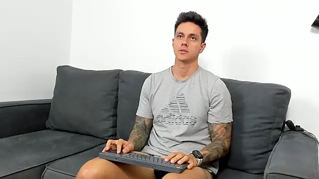 Snapshot of JeanBroc chatting on October 9, 2025, 8:40 pm JeanBroc online show from October 9, 2025, 8:40 pm