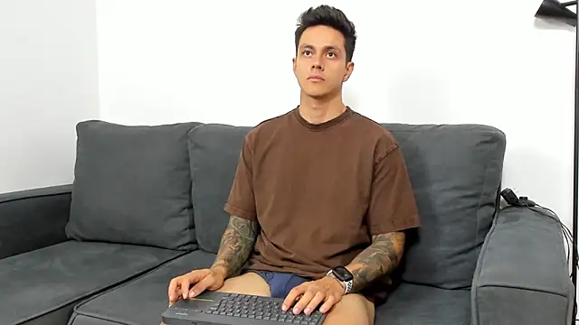 Snapshot of JeanBroc chatting on October 12, 2025, 8:19 pm JeanBroc online show from October 12, 2025, 8:19 pm