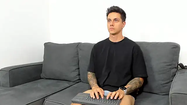 Snapshot of JeanBroc chatting on October 13, 2025, 8:31 pm JeanBroc online show from October 13, 2025, 8:31 pm