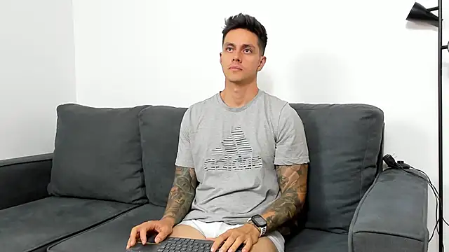 Snapshot of JeanBroc chatting on October 20, 2025, 8:20 pm JeanBroc online show from October 20, 2025, 8:20 pm