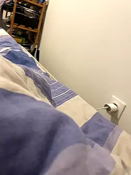 Lcrete online show from December 4, 2025, 6:27 pm