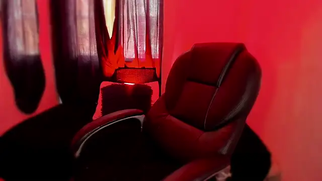 isabelithaa online show from May 6, 2026, 2:55 pm