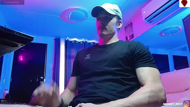 Snapshot of mickeypict chatting on November 8, 2025, 1:39 am mickeypict online show from November 8, 2025, 1:39 am