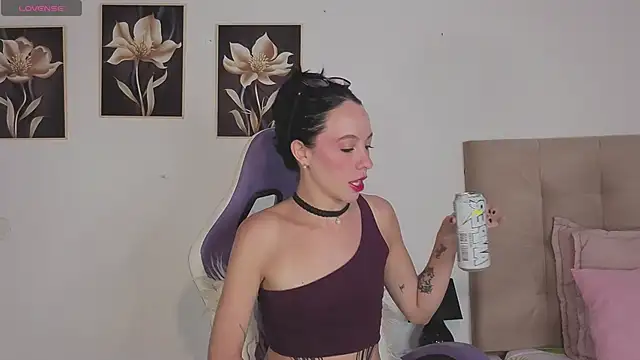 AnneGagner online show from December 3, 2025, 9:02 pm