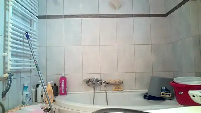 Kalia Cross online show from October 16, 2025, 6:03 am