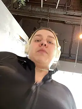 SuzieMurray online show from March 19, 2025, 11:17 am