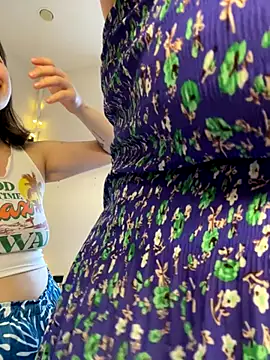 SuzieMurray online show from November 4, 2025, 12:37 pm