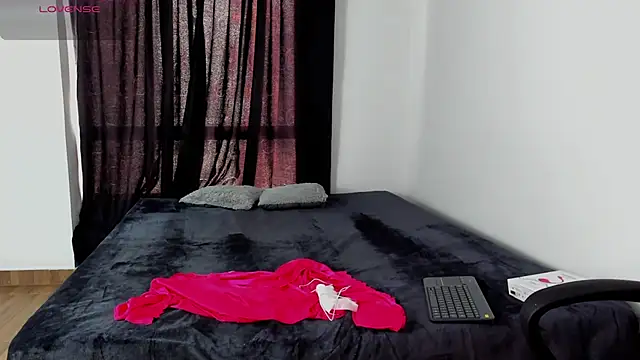 lorymoon online show from December 12, 2024, 7:04 pm