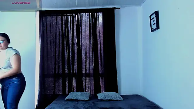 lorymoon online show from December 15, 2024, 6:59 pm