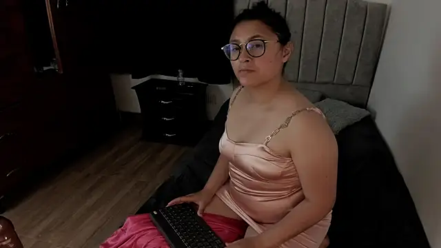 lorymoon online show from January 17, 2025, 1:15 am