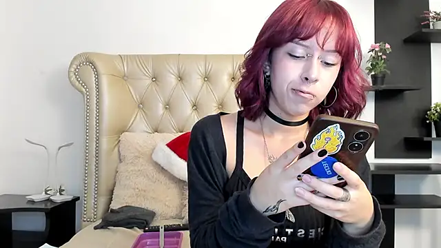 Snapshot of AlexaFoxy18 chatting on December 8, 2024, 5:07 am AlexaFoxy18 online show from December 8, 2024, 5:07 am