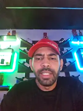 Snapshot of Alsaud1106 chatting on March 14, 2025, 4:21 am Alsaud1106 online show from March 14, 2025, 4:21 am