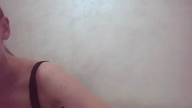 CaitlinaJayne23 online show from October 25, 2025, 4:42 am