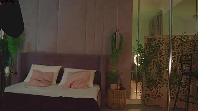 Smiley Mia online show from November 20, 2025, 5:07 am