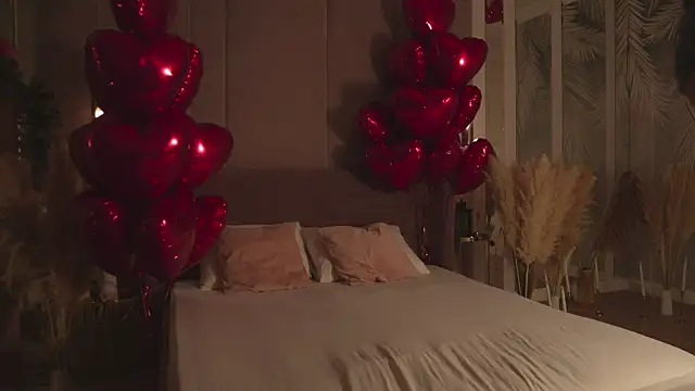 Smiley Mia online show from February 19, 2026, 5:03 am