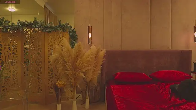 Smiley Mia online show from April 3, 2026, 5:05 am