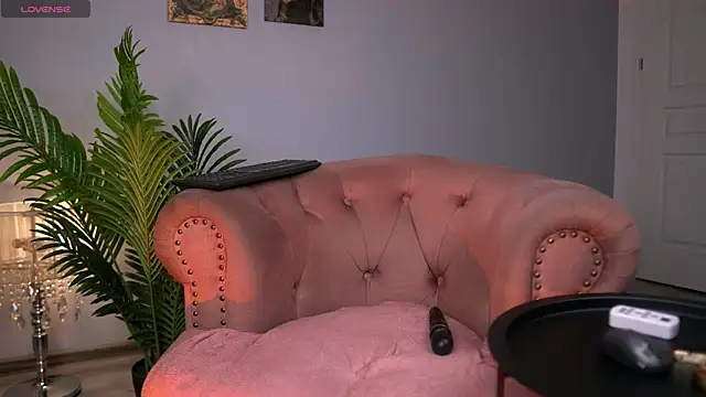 SerenaGrantt online show from October 25, 2025, 6:24 pm