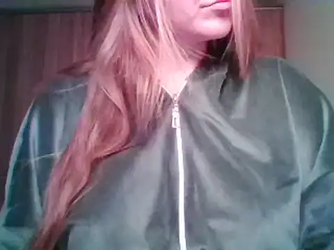 Evasapples online show from October 1, 2025, 9:10 pm