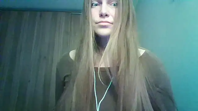 Evasapples online show from April 13, 2026, 11:59 am