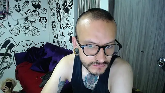 Snapshot of tatouagendecouple chatting on January 14, 2025, 12:35 pm tatouagendecouple online show from January 14, 2025, 12:35 pm