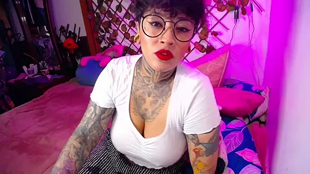 Snapshot of tatouagendecouple chatting on September 14, 2025, 4:50 pm tatouagendecouple online show from September 14, 2025, 4:50 pm