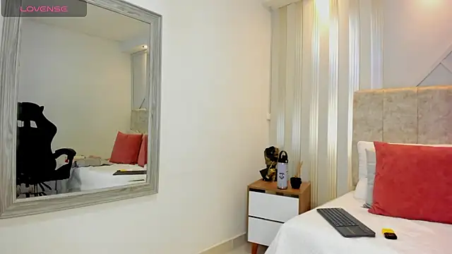 Tayra Pradit online show from January 16, 2025, 10:44 pm