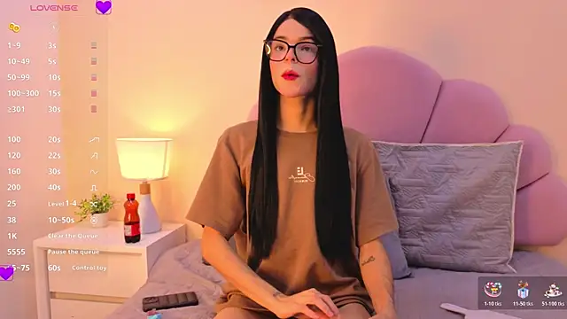 Realbadbxtch online show from November 25, 2025, 4:18 pm