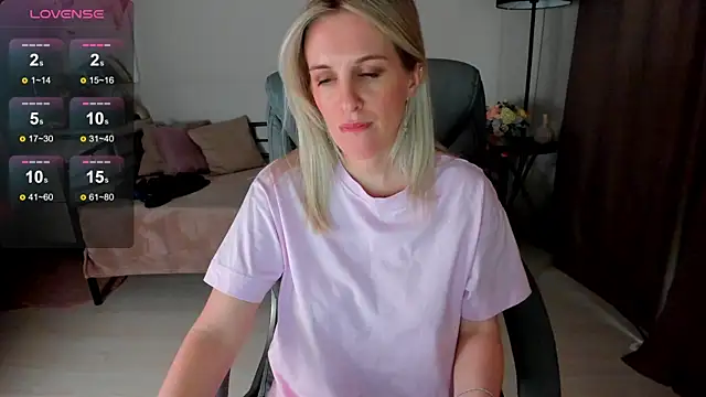 Snapshot of I_D_A chatting on March 20, 2025, 1:02 am I D A online show from March 20, 2025, 1:02 am