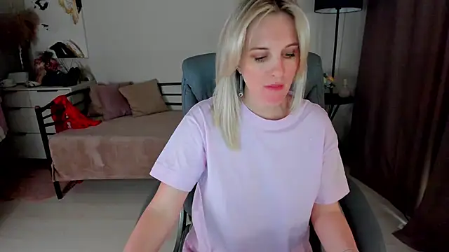 Snapshot of I_D_A chatting on March 21, 2025, 1:02 am I D A online show from March 21, 2025, 1:02 am