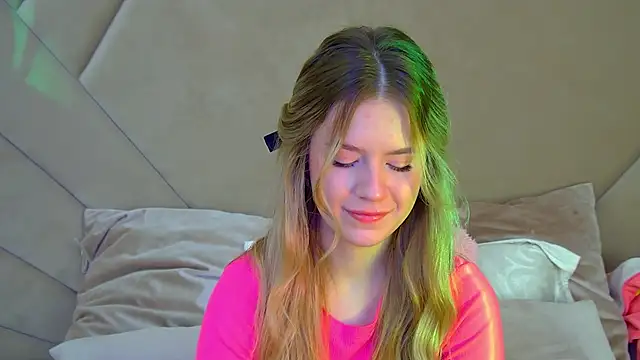 MilanaBalmain online show from October 13, 2025, 4:12 am