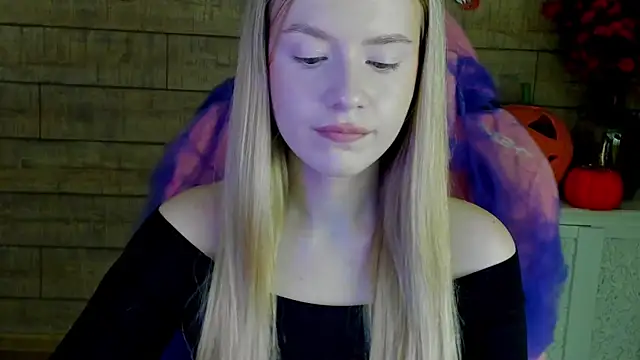 MilanaBalmain online show from November 3, 2025, 4:25 am