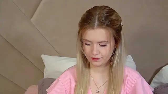 MilanaBalmain online show from April 6, 2026, 4:32 am