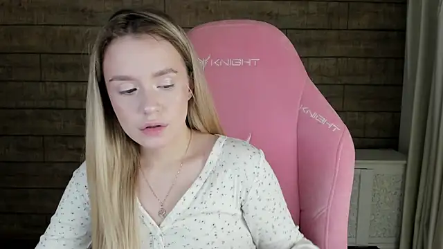 MilanaBalmain online show from April 14, 2026, 4:18 am