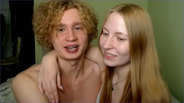 Snapshot of AliceStoneJhonyStone chatting on October 8, 2025, 6:49 pm AliceStoneJhonyStone online show from October 8, 2025, 6:49 pm