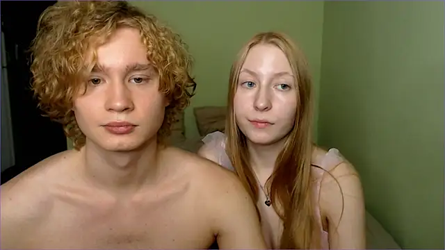 Snapshot of AliceStoneJhonyStone chatting on October 22, 2025, 2:28 pm AliceStoneJhonyStone online show from October 22, 2025, 2:28 pm